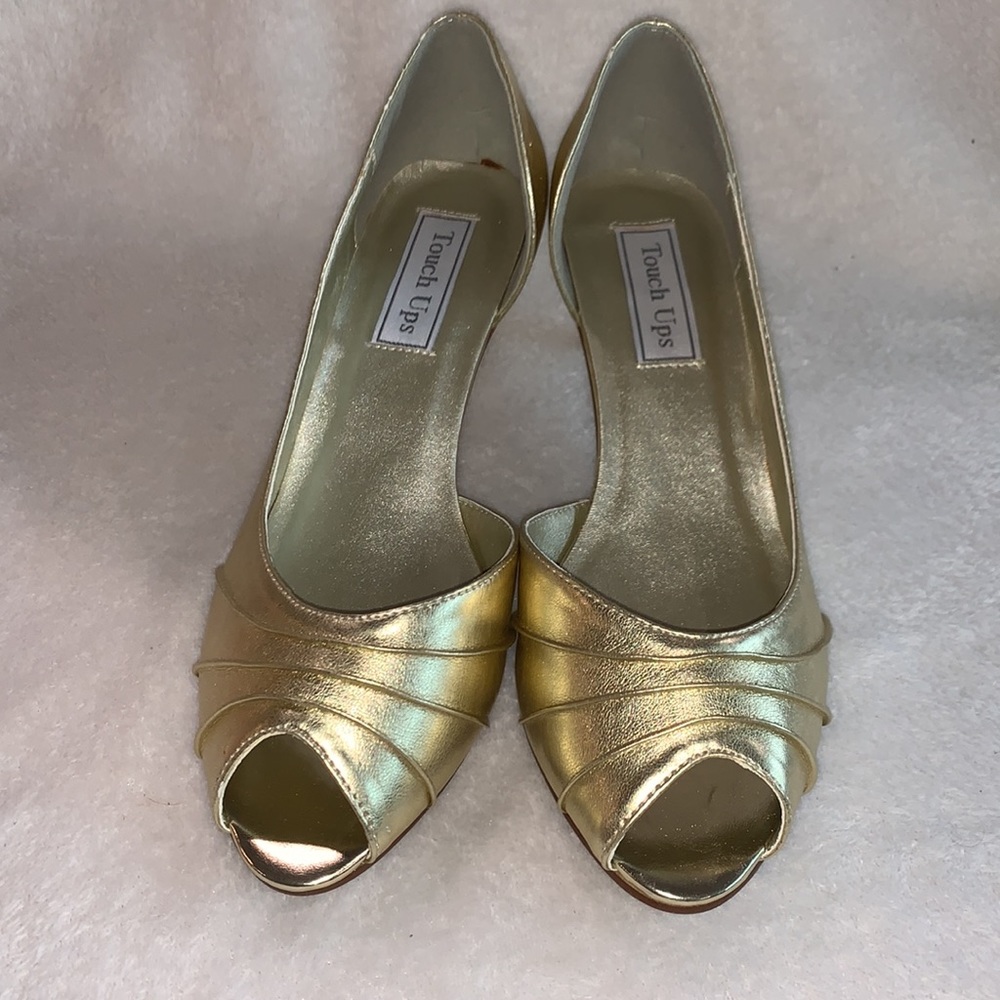 Metallic gold D’Orsay peep toe kitten heels 👠 8.5